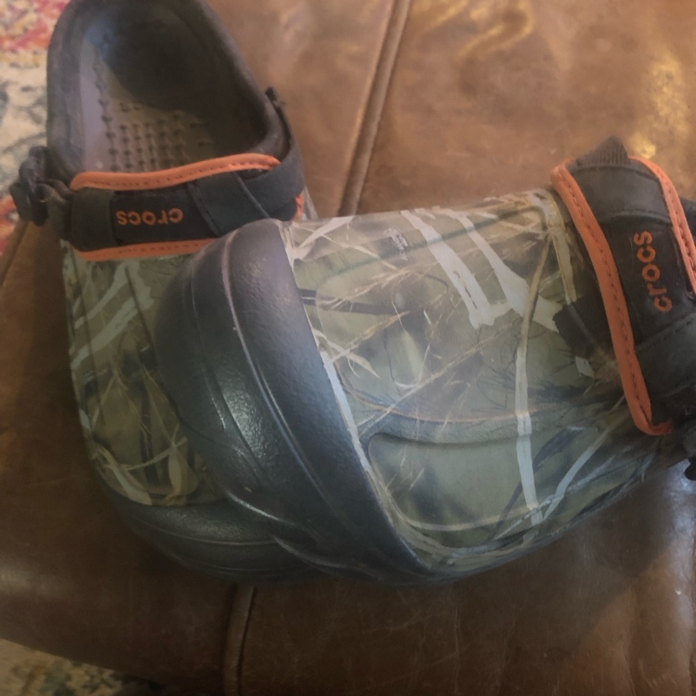 Used once nice pair of camo crocs size 11